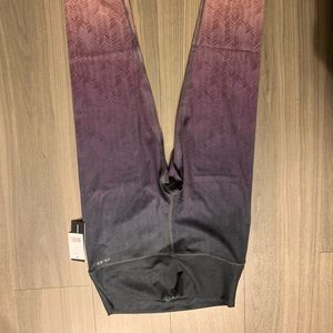 AR-33 ombré yoga pants, size large